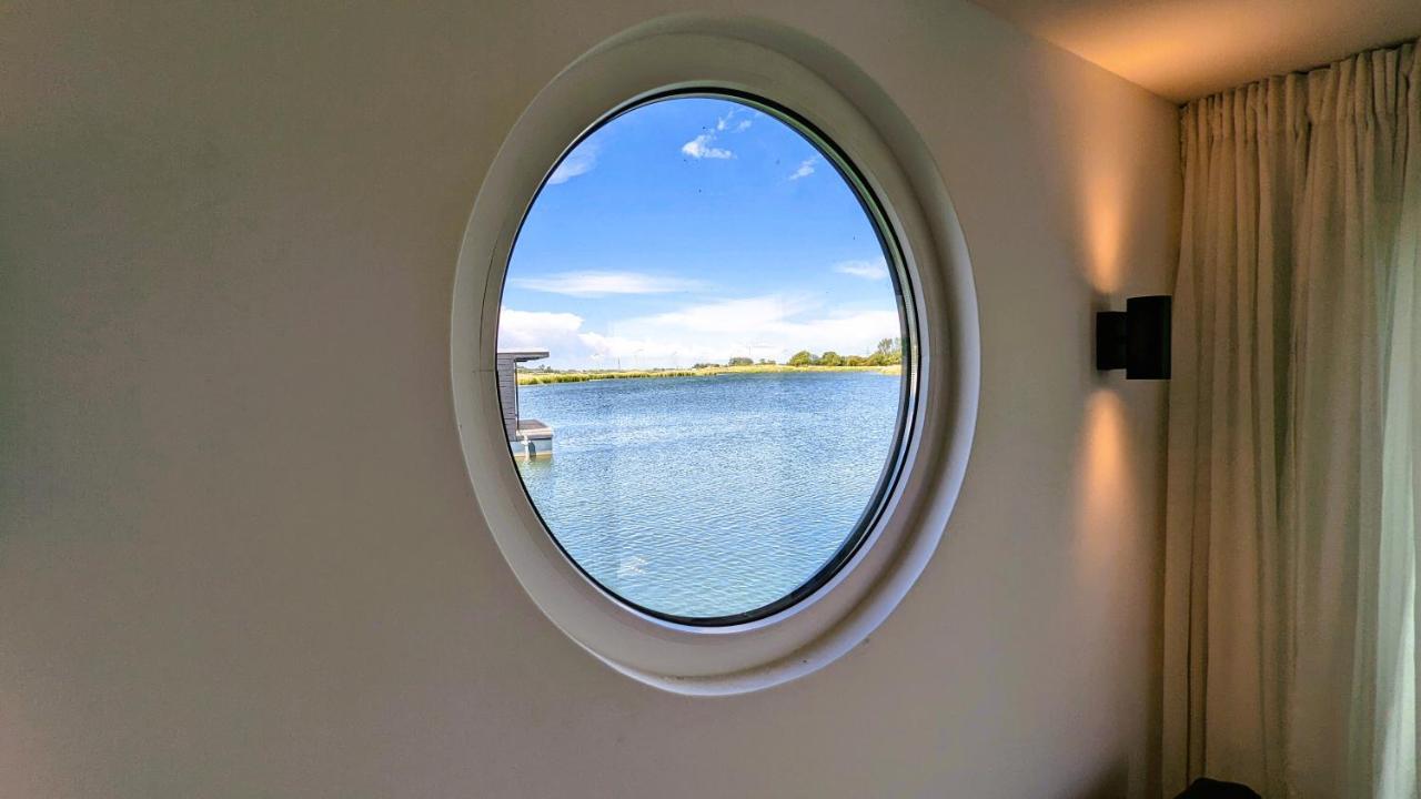 Hausboot Wangermeerblick ชิลลิคช์ ภายนอก รูปภาพ