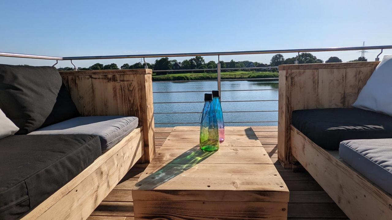 Hausboot Wangermeerblick ชิลลิคช์ ภายนอก รูปภาพ