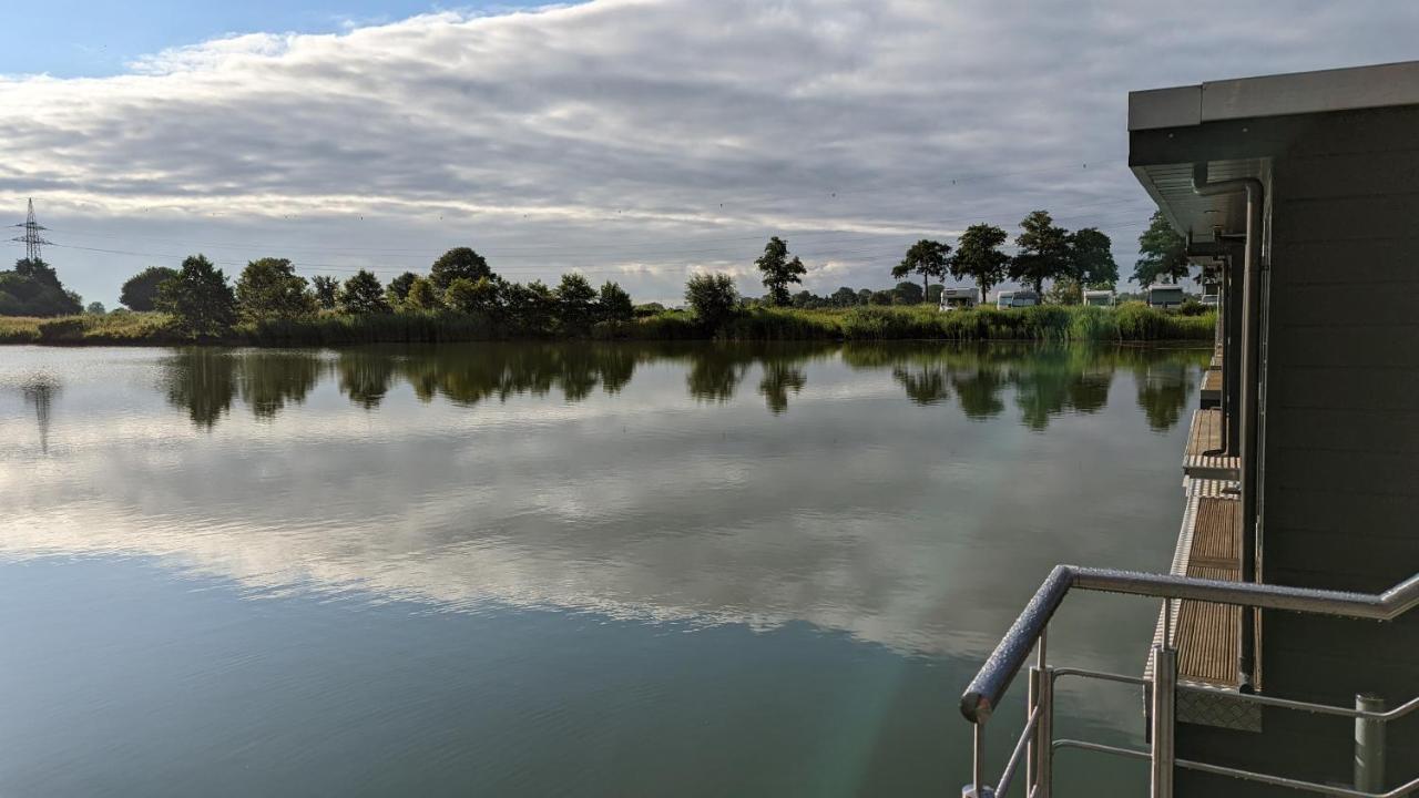 Hausboot Wangermeerblick ชิลลิคช์ ภายนอก รูปภาพ